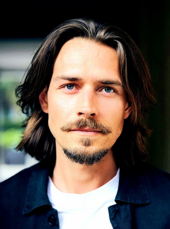 Casual Medium Beard with Tousled Waves