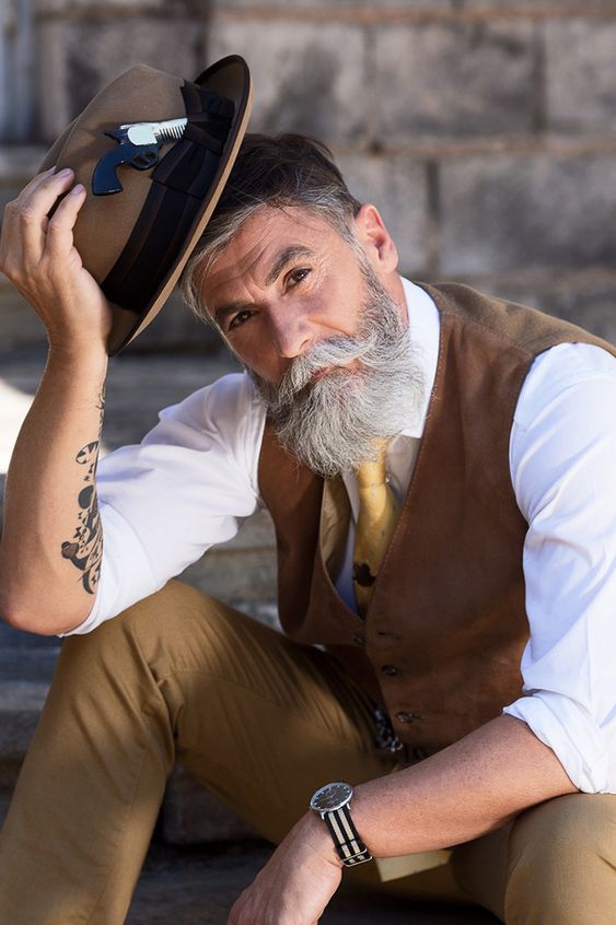 Sleek White Beard with Precision Trim